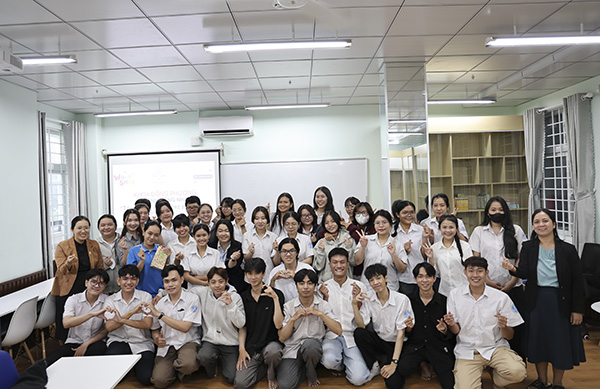 Trang bị tác phong và kỹ năng phỏng vấn cho sinh viên ngành Tiếng Nhật